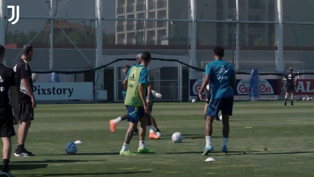Pogba shows off his skills in Juventus training